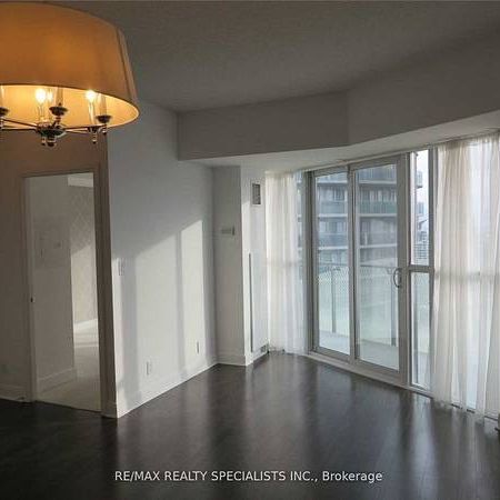 Hurontario / Absolute Ave. Stunning 1Bdrm +Den New Counter In Kitchen - Photo 1