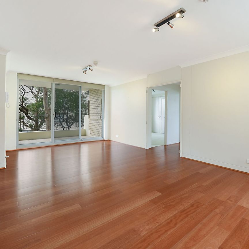 Spacious 2 Bedroom Light & Airy Apartment with Parking - Photo 1