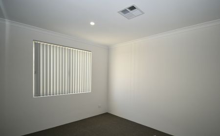 Modern 2 Bedroom Dual-Key home with backyard! - Photo 2