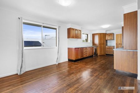 Freshly Updated 3-Bedroom Home in Prime Location! - Photo 4