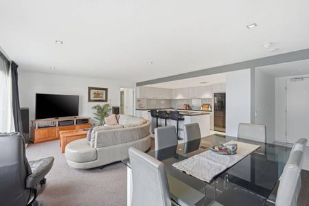 Stylish Fully Furnished Two Bedroom Apartment - Photo 2