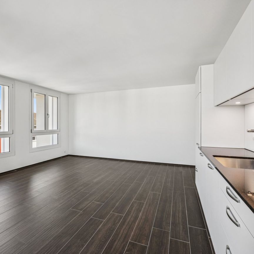 ERSTVERMIETUNG: 2.5-Zimmerwohnung an bester Lage in Zürich-Oerlikon - Photo 1