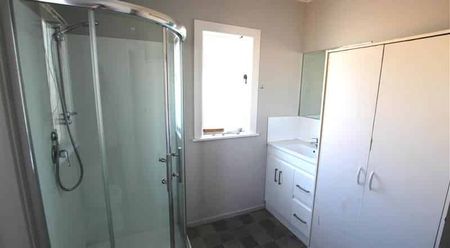 4 Bedroom House with 1 Bathroom - Photo 3