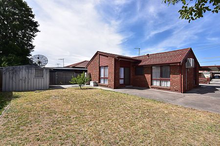 Charming 3-Bedroom Home with Modern Upgrades & Spacious Yards! - Photo 4