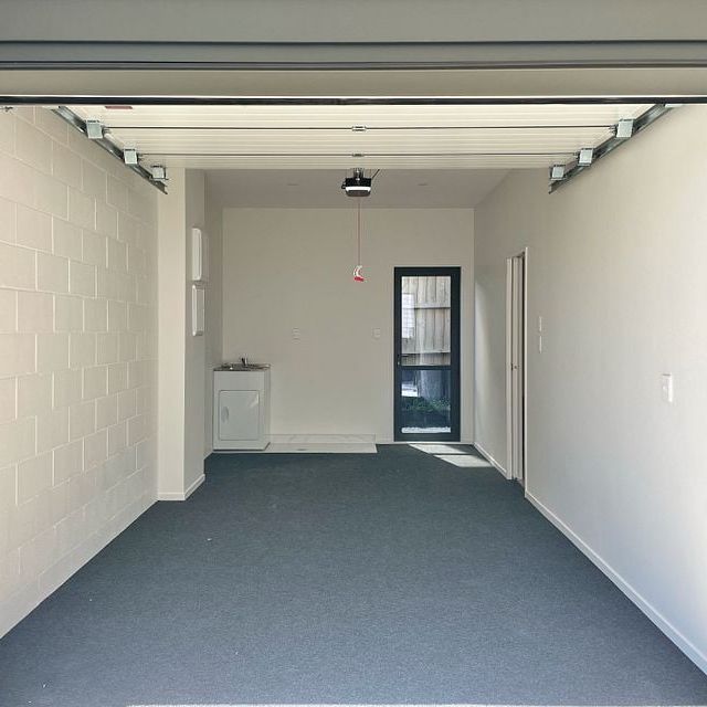 Brand-New 4-Bedroom Townhouse – Great Location! - Photo 1