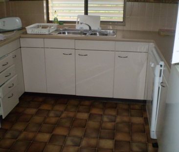 7/66 Freshwater Street, Torquay, QLD 4655 - Photo 4