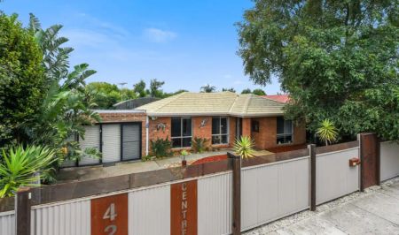 “Spacious & Convenient Family Living in Prime Berwick Location” - Photo 5