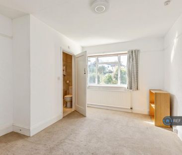 4 bedroom semi-detached house to rent - Photo 5