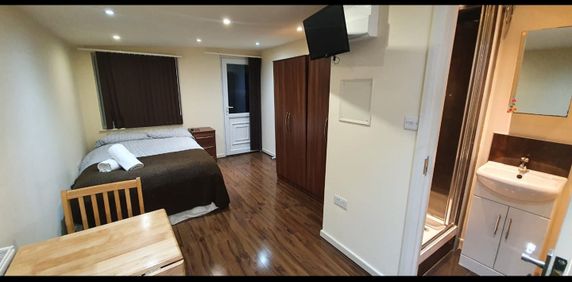 Studio Flat, Cranhurst Road, NW2 - Photo 2