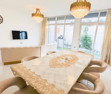 Upgraded | Corner Plot | Vacant | Furnished - Photo 1