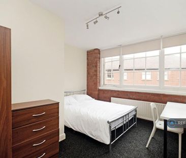 1 bedroom in a flat share to rent - Photo 1