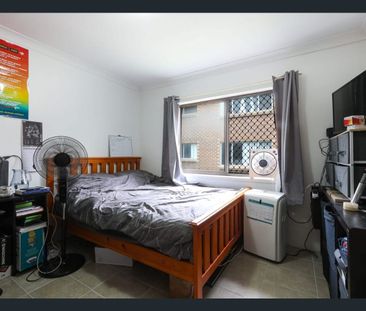 Two-bedroom unit in prime Southport location - Photo 2