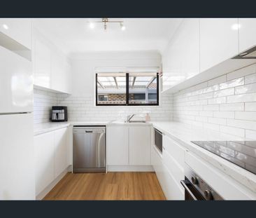 Immaculate Renovated Duplex in Prime Burleigh Waters Location - Photo 6