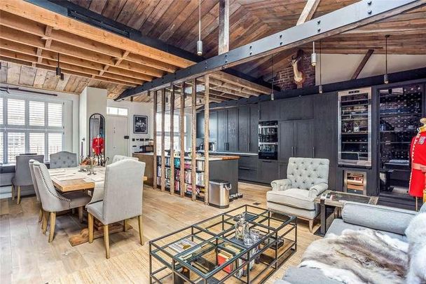 Holland Park Mews, Holland Park, London, W11 - Photo 1