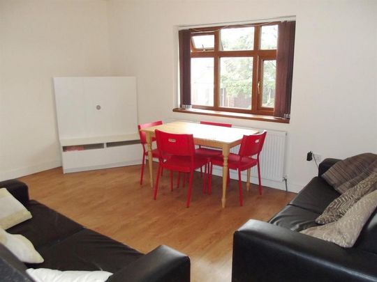 5 bedroom flat to rent - Photo 1