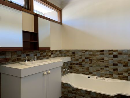 TRI-LEVEL HOME IN QUIET FANTASTIC LOCATION - Photo 5