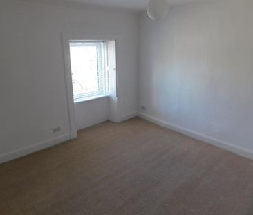 4 bedroom detached house to rent - Photo 4