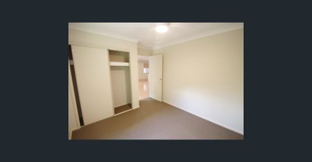 COOMERA WATERS FAMILY HOME. SPACIOUS WITH MULTIPLE LIVING AREAS & ROOM FOR THE CARAVAN/BOAT!! GARDEN MAINTENANCE INCLUDED. - Photo 4