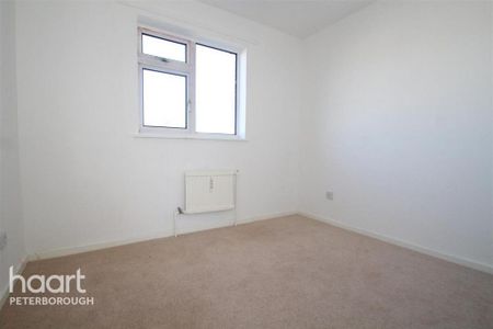 4 bedroom end of terrace house to rent - Photo 2