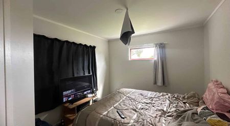 Cozy 3-Bedroom Family Home - Photo 2