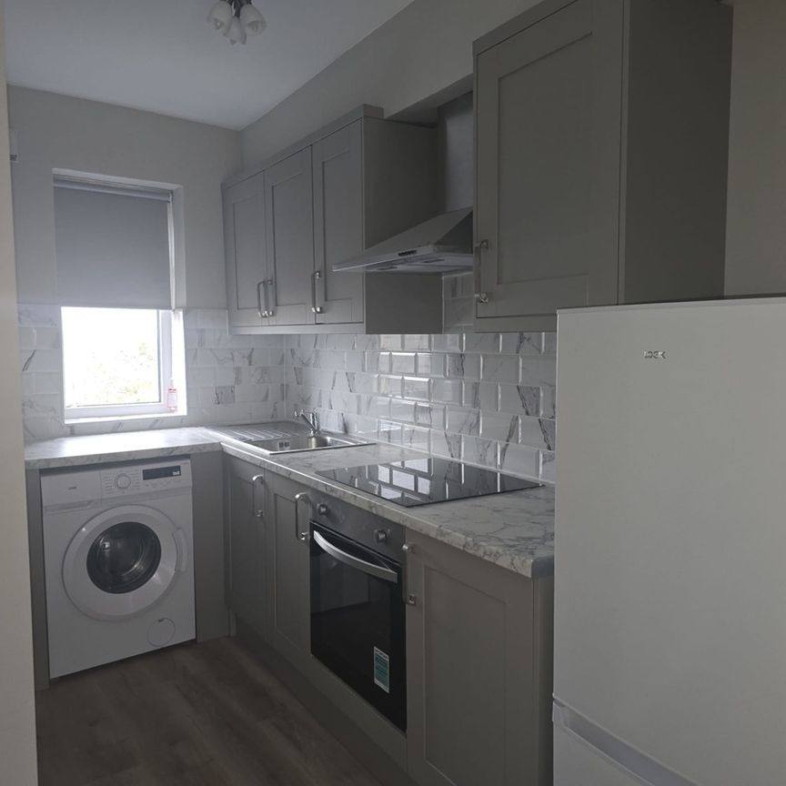 2 Bed Flat, St. Saviours Crescent, LU1 - Photo 1