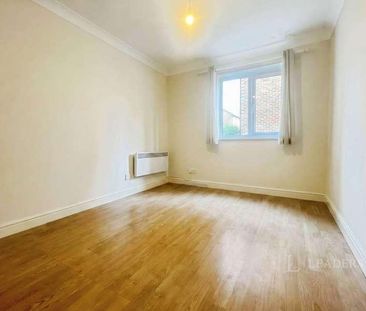 Elmer Mews, Fetcham, Leatherhead, Surrey, KT22 - Photo 6