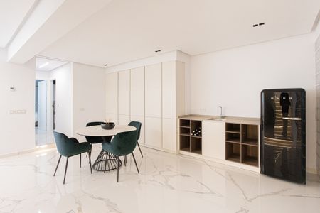 Middle Floor Apartment · The Golden Mile - Photo 5