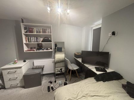 207 flat 4 Belle Vue Road, Leeds, LS3 1HG - Photo 3