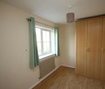 Semi-detached house to rent on - Photo 2
