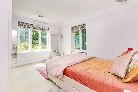 3 bedroom flat to rent - Photo 5