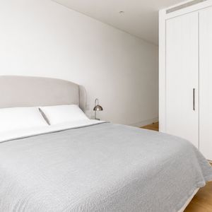 1 Bed Flat, Red Lion Square, WC1R - Photo 2