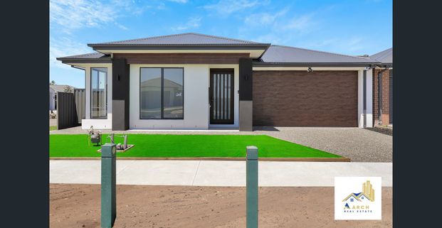 Modern Comfort in the Heart of Katalia Estate! - Photo 1