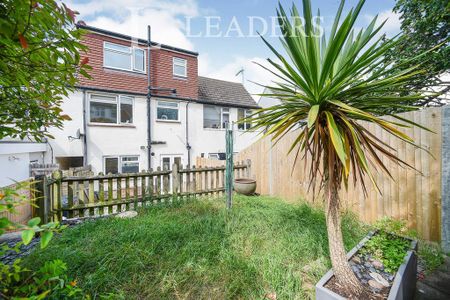 3 bedroom terraced house to rent - Photo 4