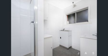 GROUND FLOOR APARTMENT IN THE HEART OF SEDDON! - Photo 5