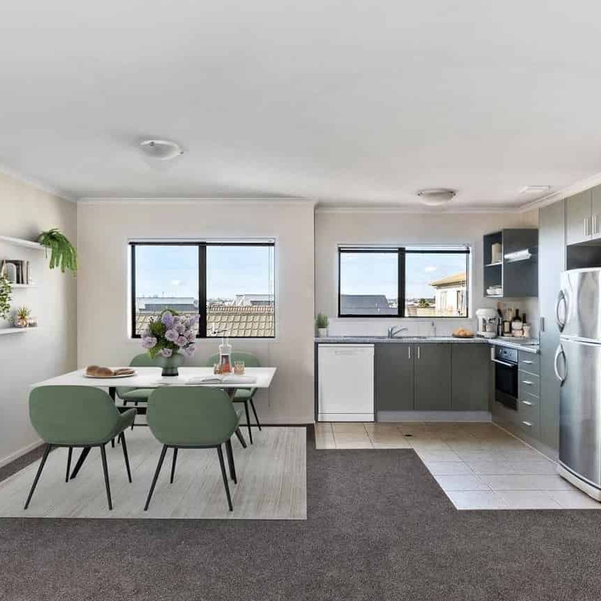 2 bedroom with double garage for Rent - Photo 1