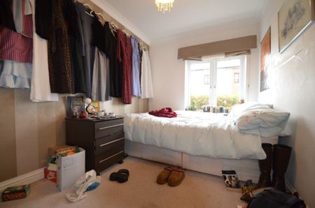 2 bedroom Ground floor flat to rent - Photo 4