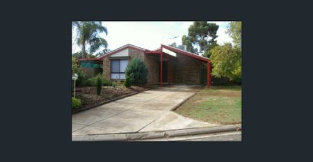 Freshly painted 3-bedroom home - Photo 3