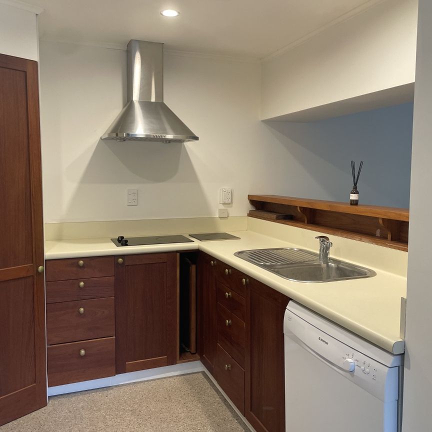 Charming 1-Bedroom Downstairs Apartment - Photo 1