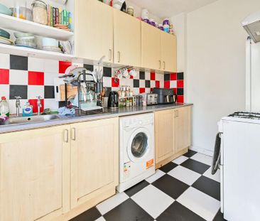 3 bedroom flat to rent - Photo 6