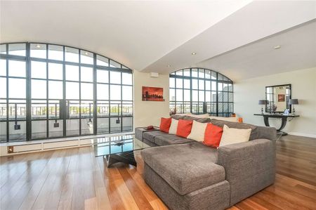 A stunning two bedroom Penthouse apartment located in this sought after riverside warehouse conversion. - Photo 4