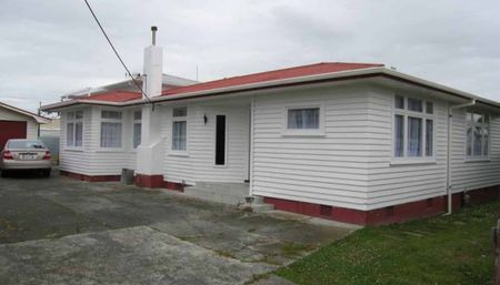 FOUR BEDROOMS - ROSLYN - Photo 3