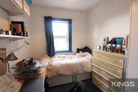 4 bedroom semi-detached house to rent - Photo 4