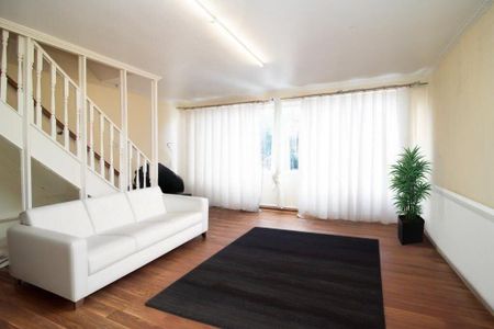 3 bedroom terraced house to rent - Photo 2