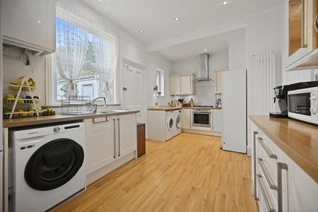 4 bedroom detached house to rent - Photo 5