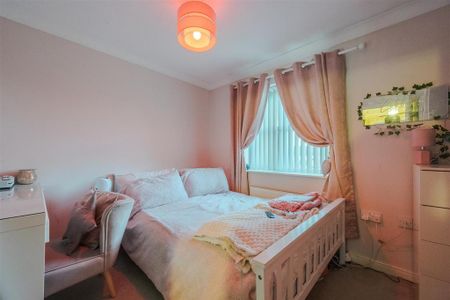 2 bedroom semi-detached house to rent - Photo 4