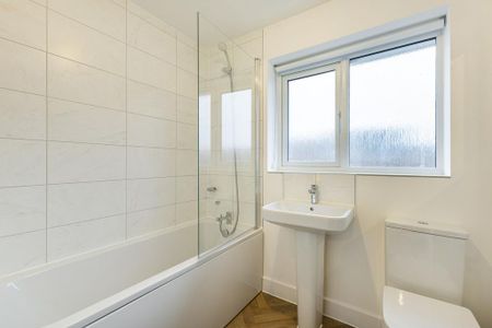3 bedroom semi-detached house to rent - Photo 4