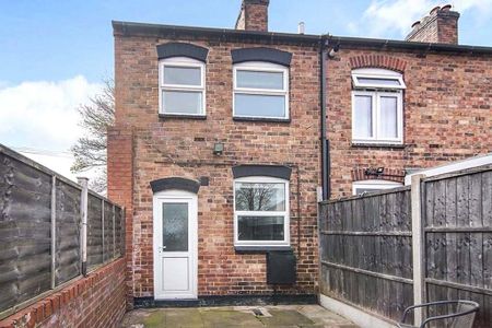 2 bedroom end of terrace house to rent - Photo 3