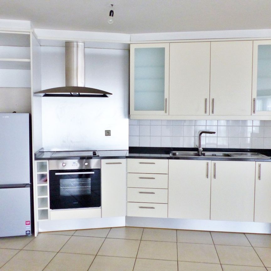 Ruim 2 slpk. appartement met garage in centrum Hasselt - Photo 1