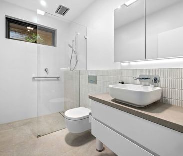 Stylish Brand-New 1 Bedroom Garden Flat with Leafy Outlook - Photo 4