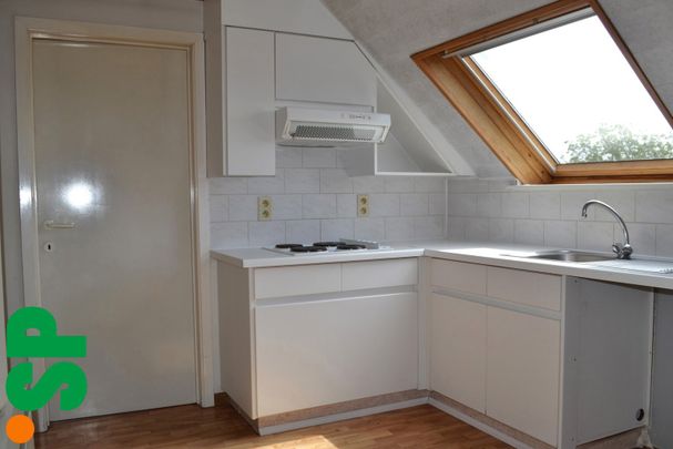 Gezellig dakappartement met één slaapkamer en afgesloten garagebox - Photo 1